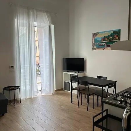 Casa Sandrili First, Station * Неаполь